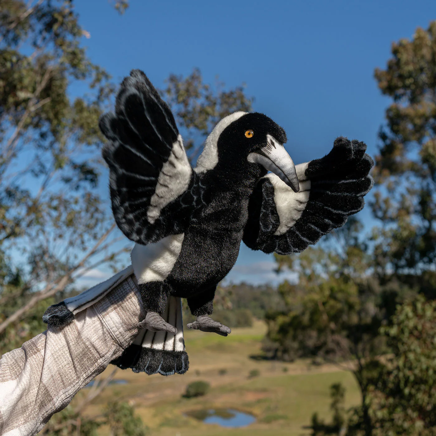 Hansa Magpie Puppet - Image 3